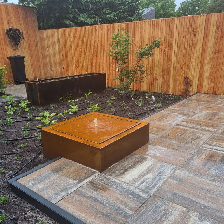 Corten acél szökőkút 80 x 80 x 40 cm