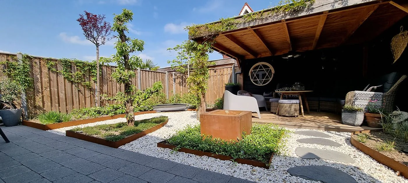 Cortenacél határzóna elhelyezése a kertben: teljes lépésről lépésre útmutató